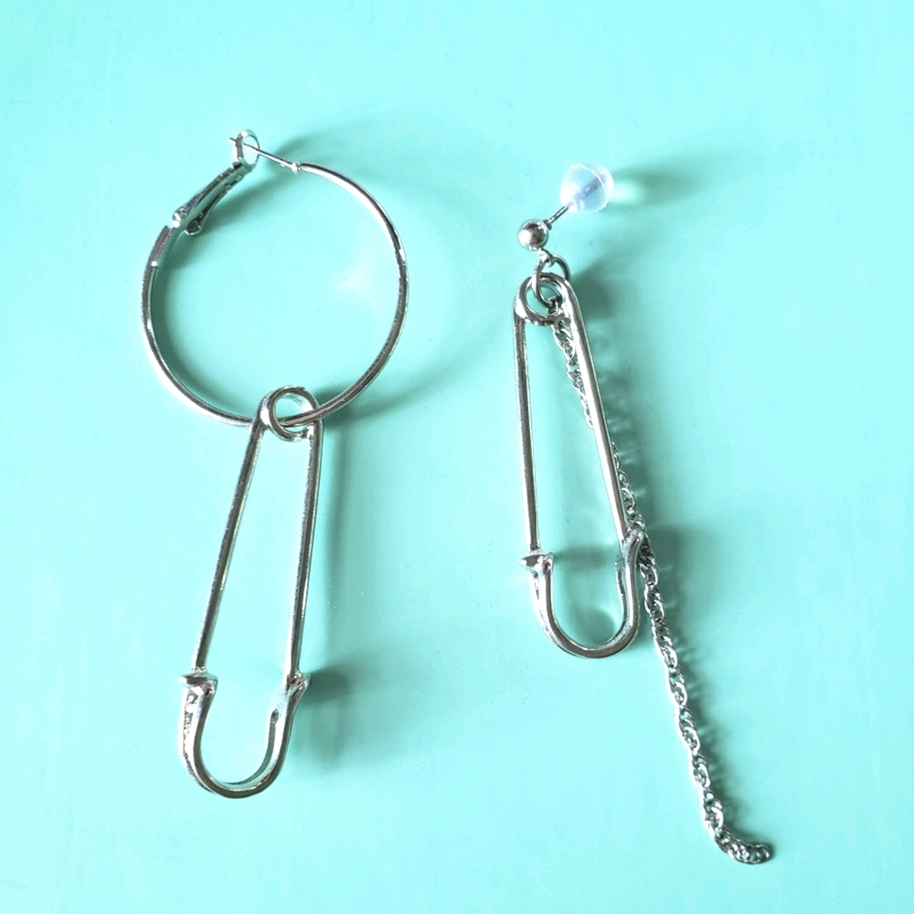 SALE💥Billy Eilish Safety Pin Earrings